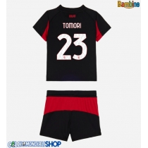 Maglie da calcio AC Milan Fikayo Tomori #23 Prima Maglia Bambino 2025-26 Manica Corta (+ Pantaloni corti)